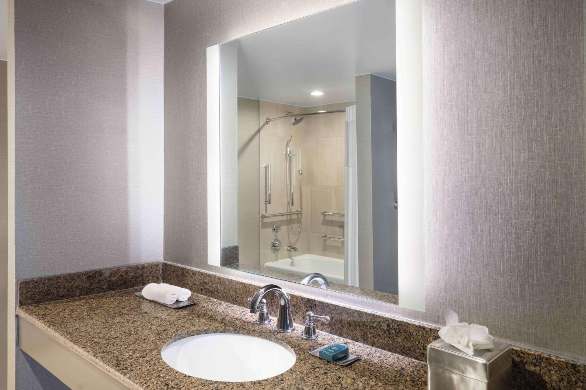 Doubletree By Hilton Austin Hotel Kültér fotó